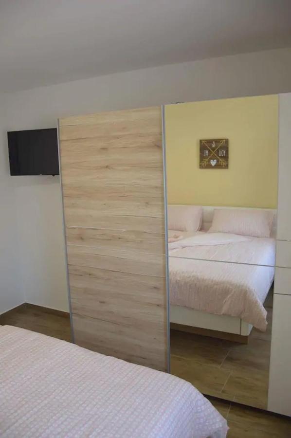 Old Town Apartment Popovic Върсар Екстериор снимка