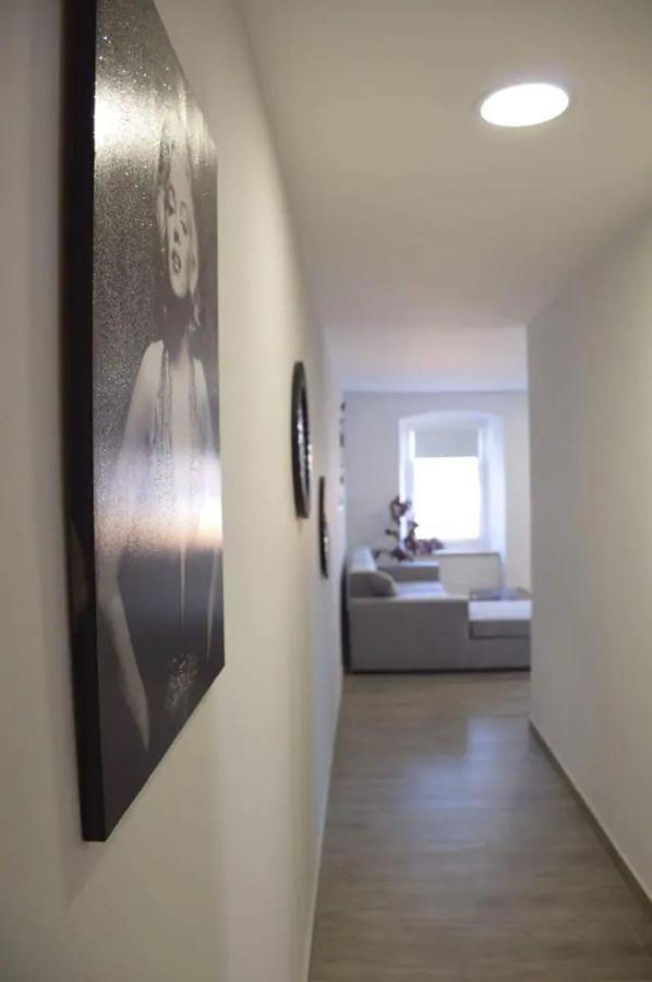Old Town Apartment Popovic Върсар Екстериор снимка