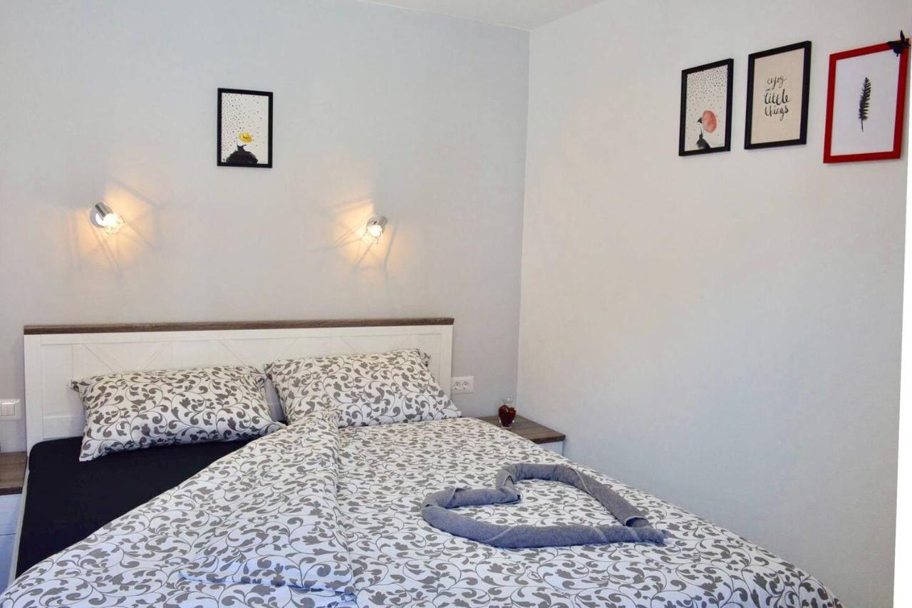 Old Town Apartment Popovic Върсар Екстериор снимка